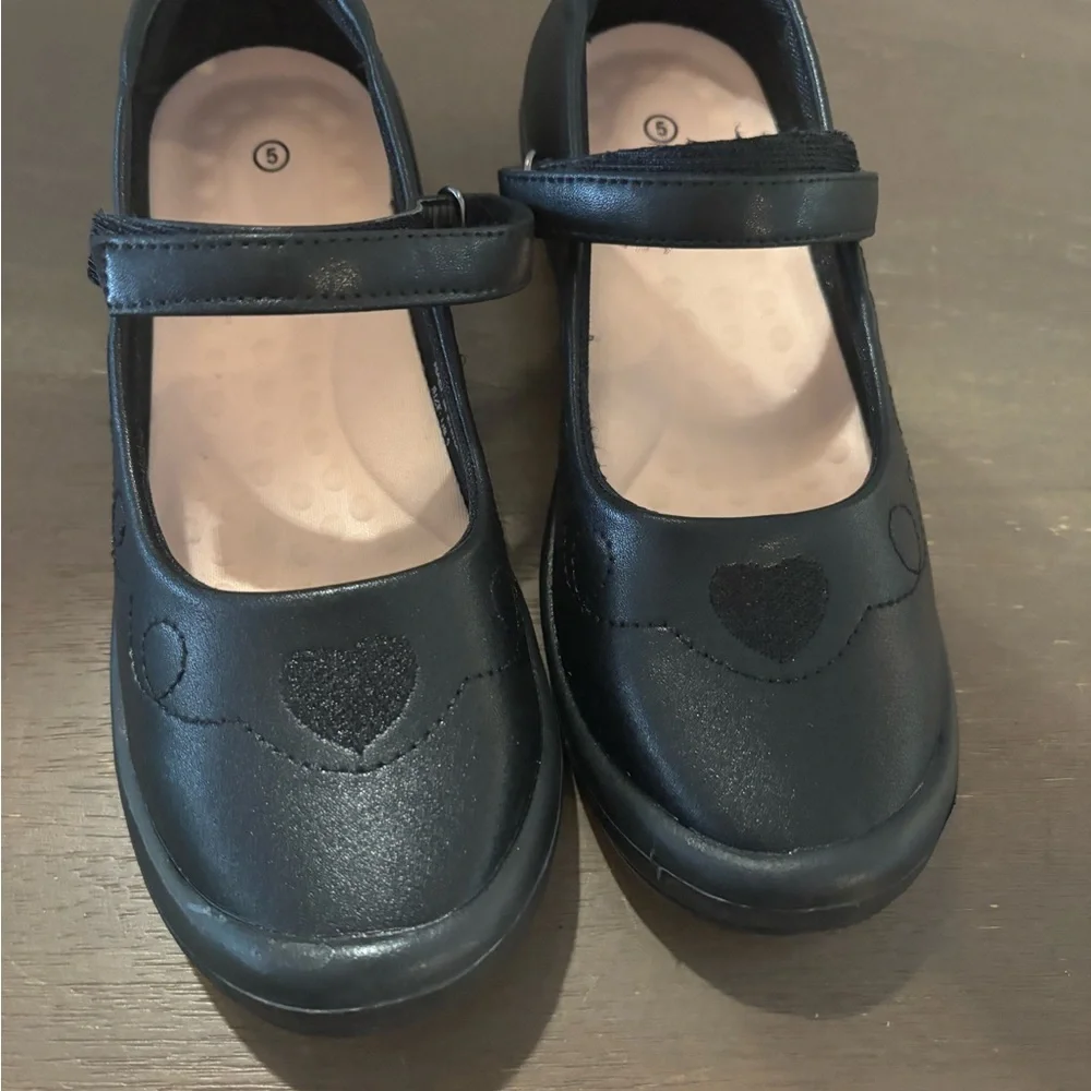 Classic Black Mary Jane Kids Shoes with Heart Detail Sz 5 Kids